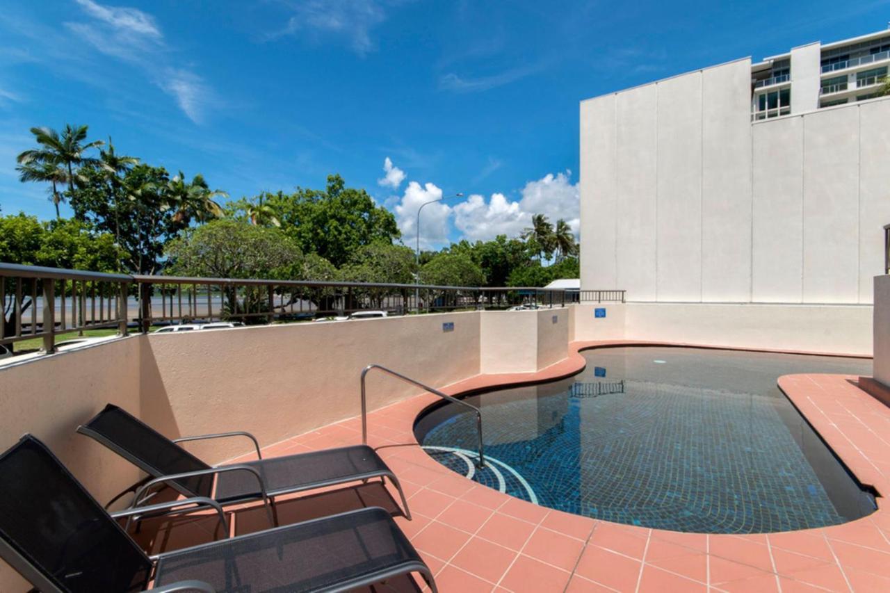 Cairns Ocean View Apartment In Aquarius Buitenkant foto